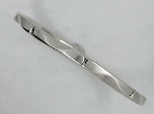 ”Robust” Smidat armband, silver. 2000:-SEK