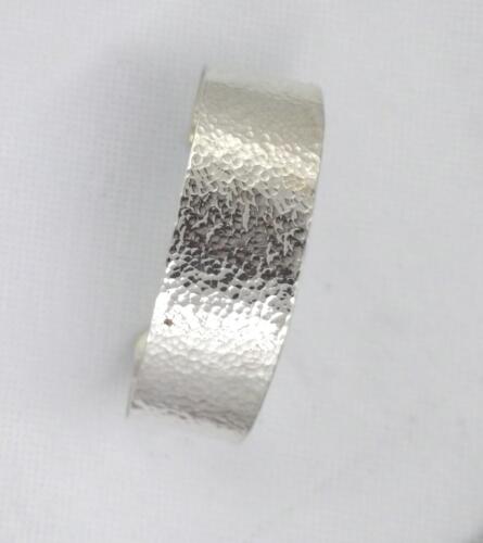 ”Hamrat” armband, silver. 950:-SEK